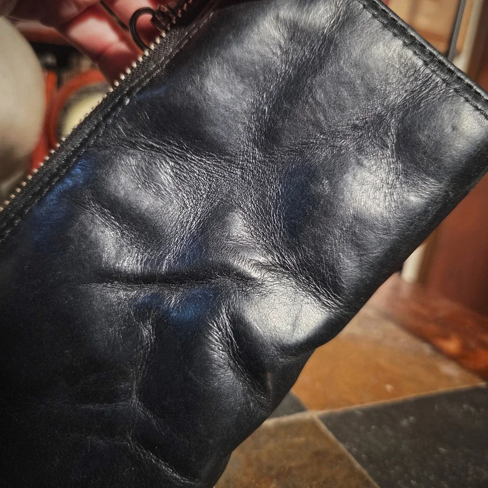 Coach New York Black Leather Zip Around Long Wallet Silver Tone‎ Hardware